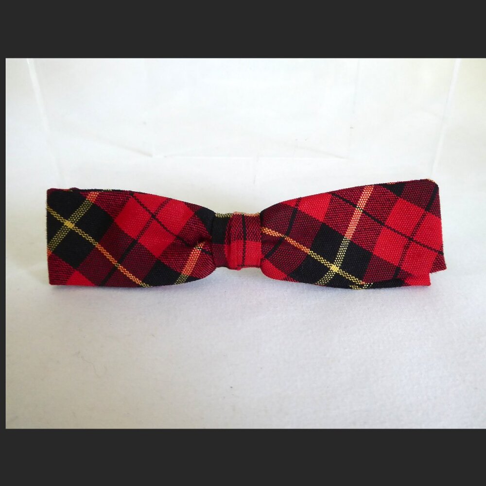 VINTAGE SAUNDERS N.Y.C. THIN RED BLACK PLAID CLIP ON 5” BOW TIE (PRE-OWNED)